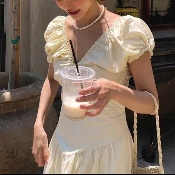 Butter yellow drop waist midi maxi dress Ruched puff sleeve v neck detail - Picture 3 of 5